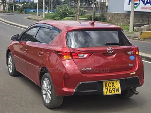 Toyota Auris 2013 Red
