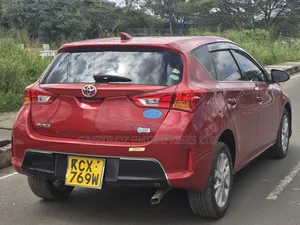 Toyota Auris 2013 Red