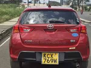 Toyota Auris 2013 Red