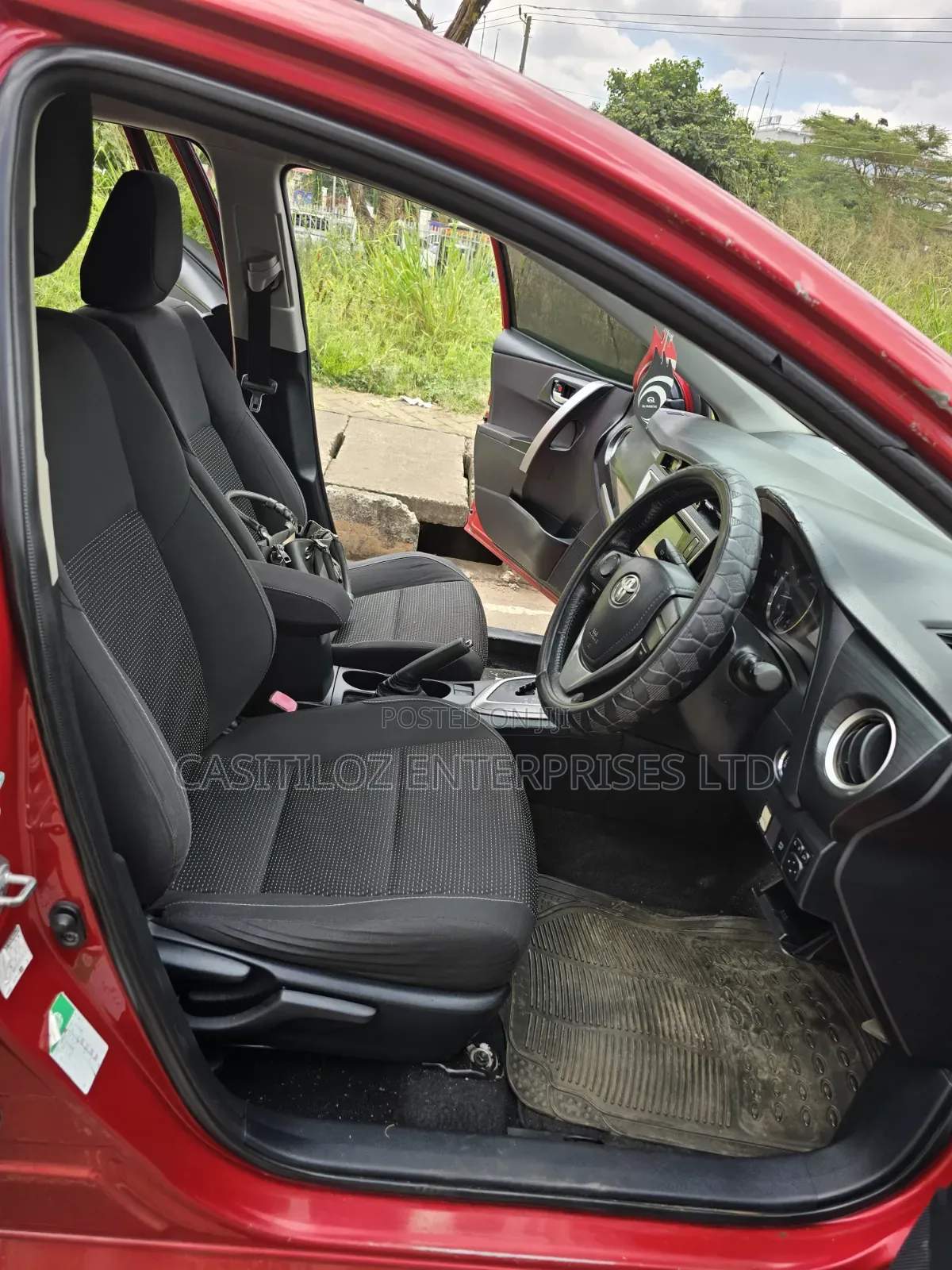 Toyota Auris 2013 Red