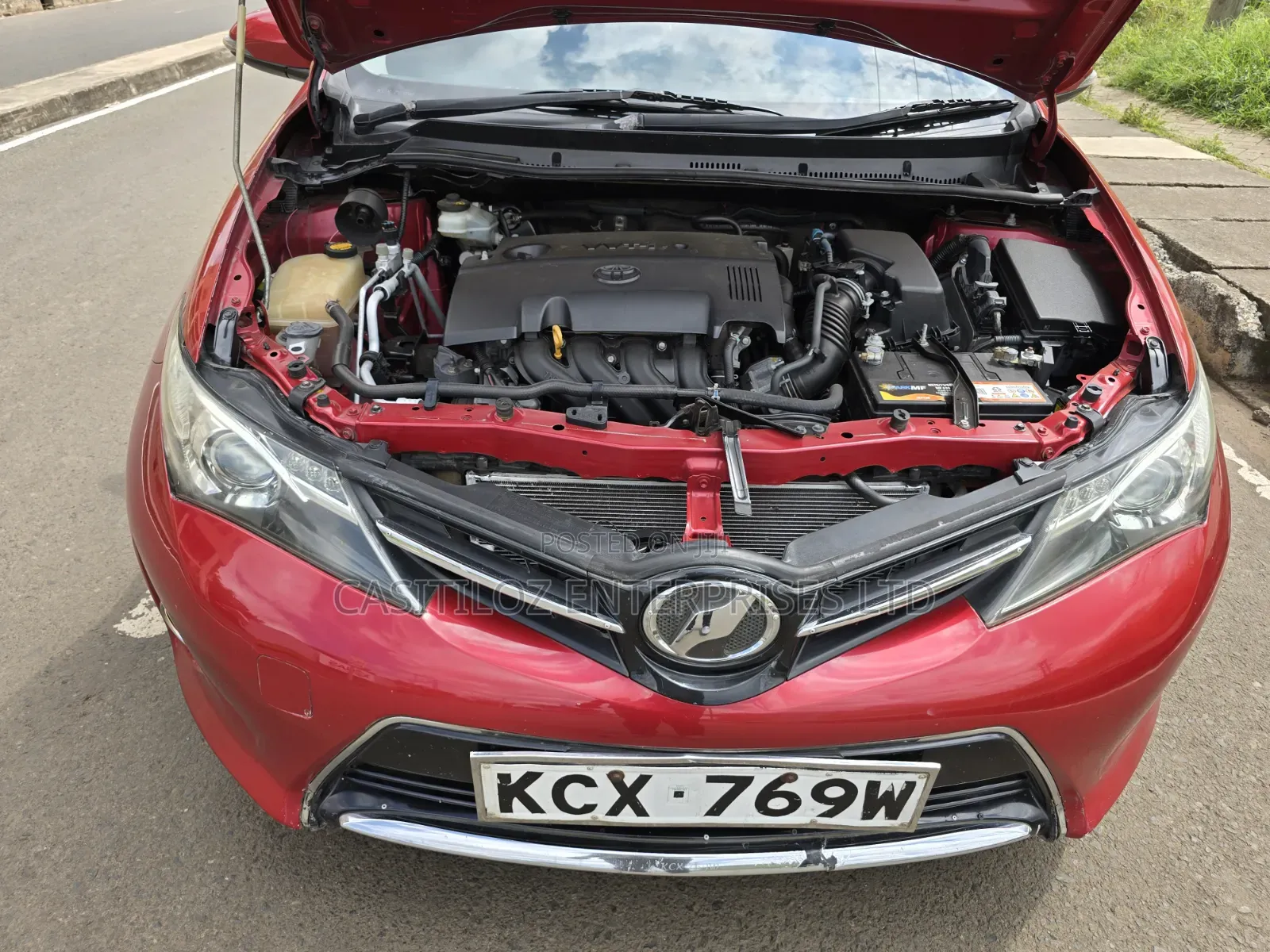 Toyota Auris 2013 Red