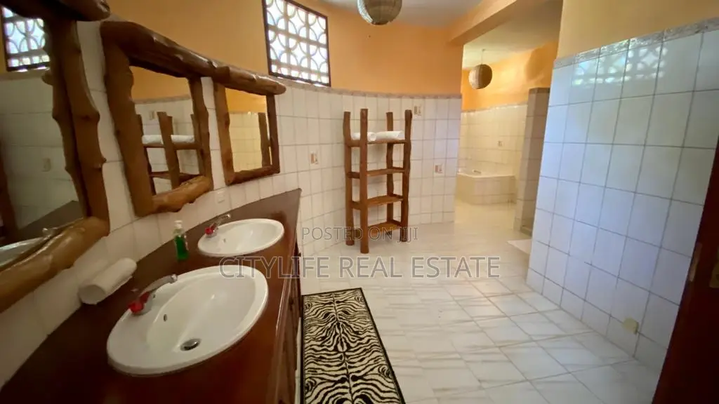 Diani Beach Road – Neptune Area, Hotel Villas on 6 Acres on Sale