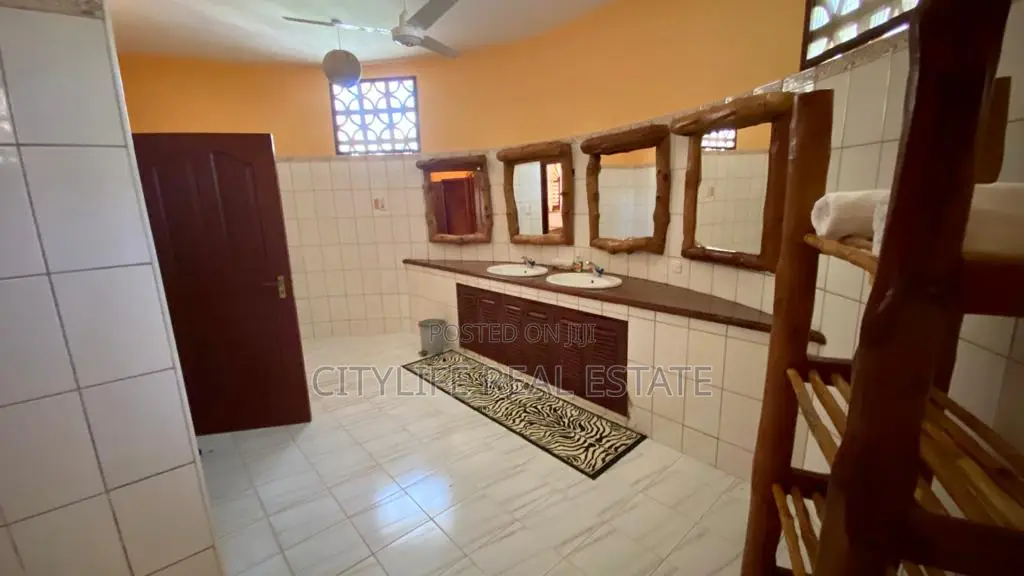 Diani Beach Road – Neptune Area, Hotel Villas on 6 Acres on Sale