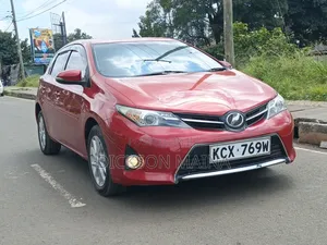 Toyota Auris 2013 Red