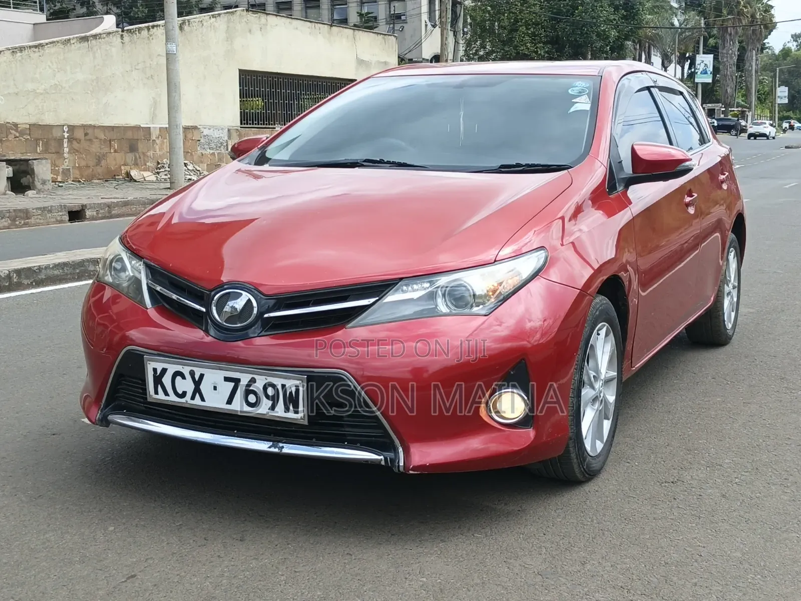 Toyota Auris 2013 Red