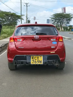Toyota Auris 2013 Red