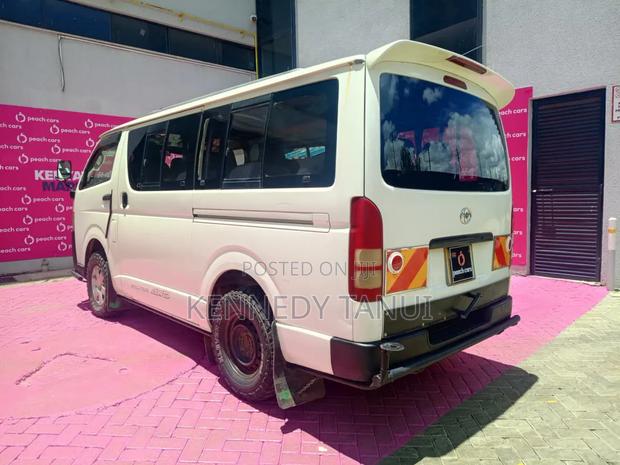 Toyota HiAce 2015 White