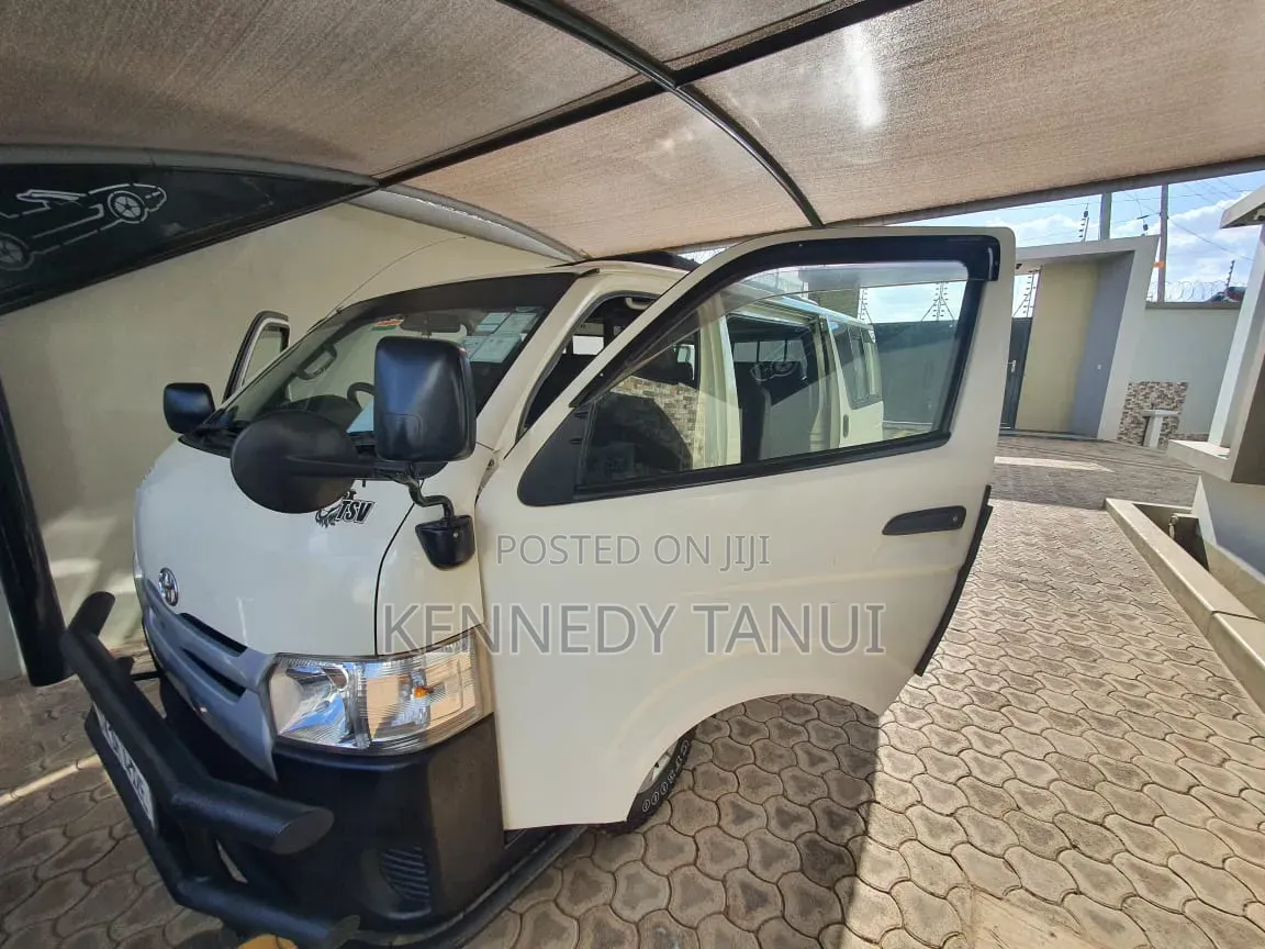 Toyota HiAce 2015 White