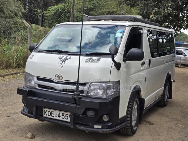 Toyota HiAce 2014 White