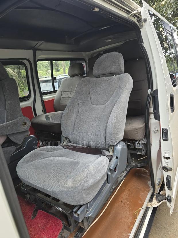 Toyota HiAce 2014 White - thumbnail 6