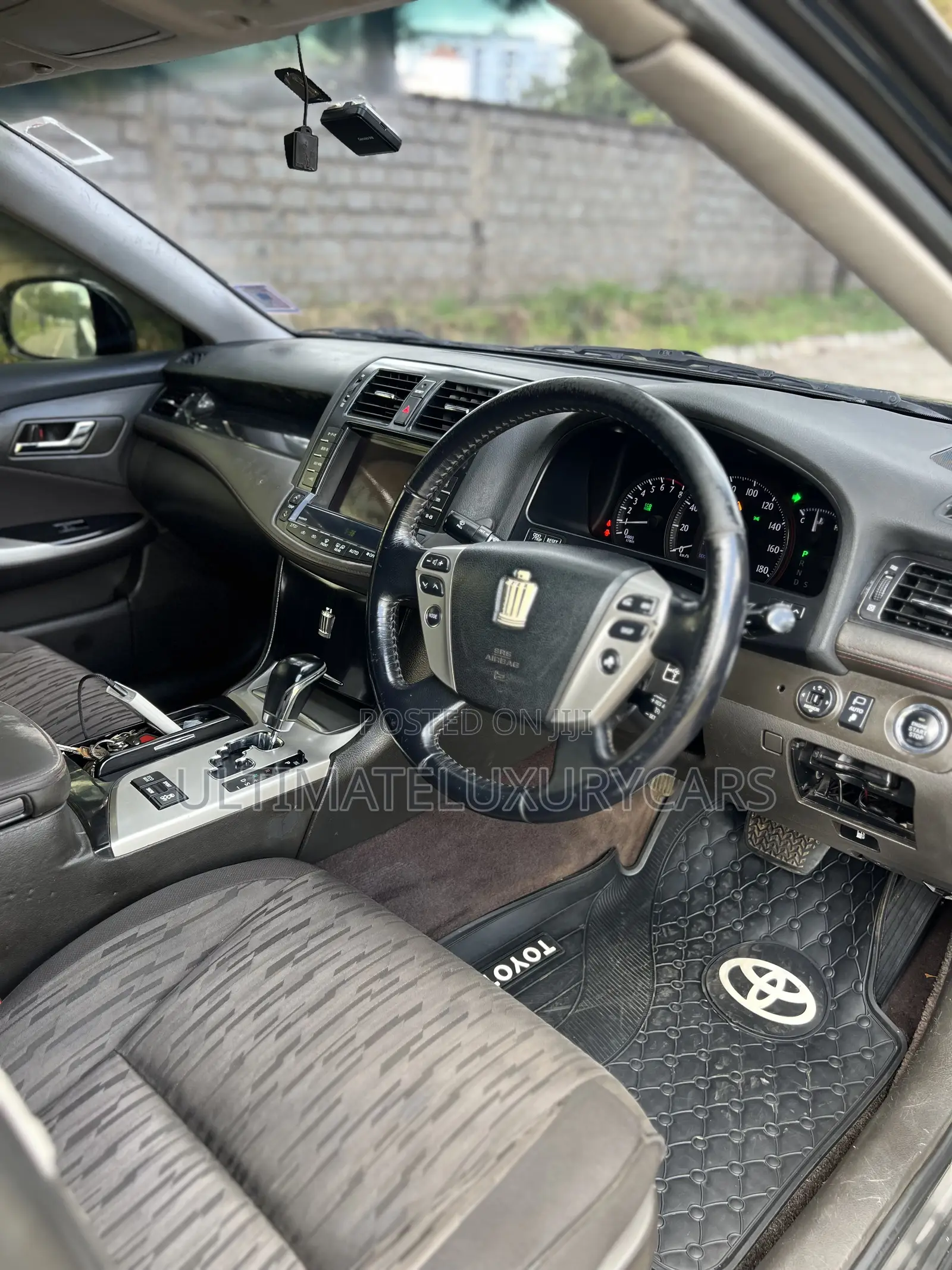 Toyota Crown 2010 Black