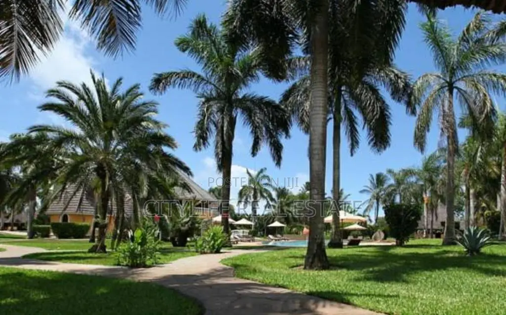 Diani Beach Road – Neptune Area, Hotel Villas on 6 Acres on Sale