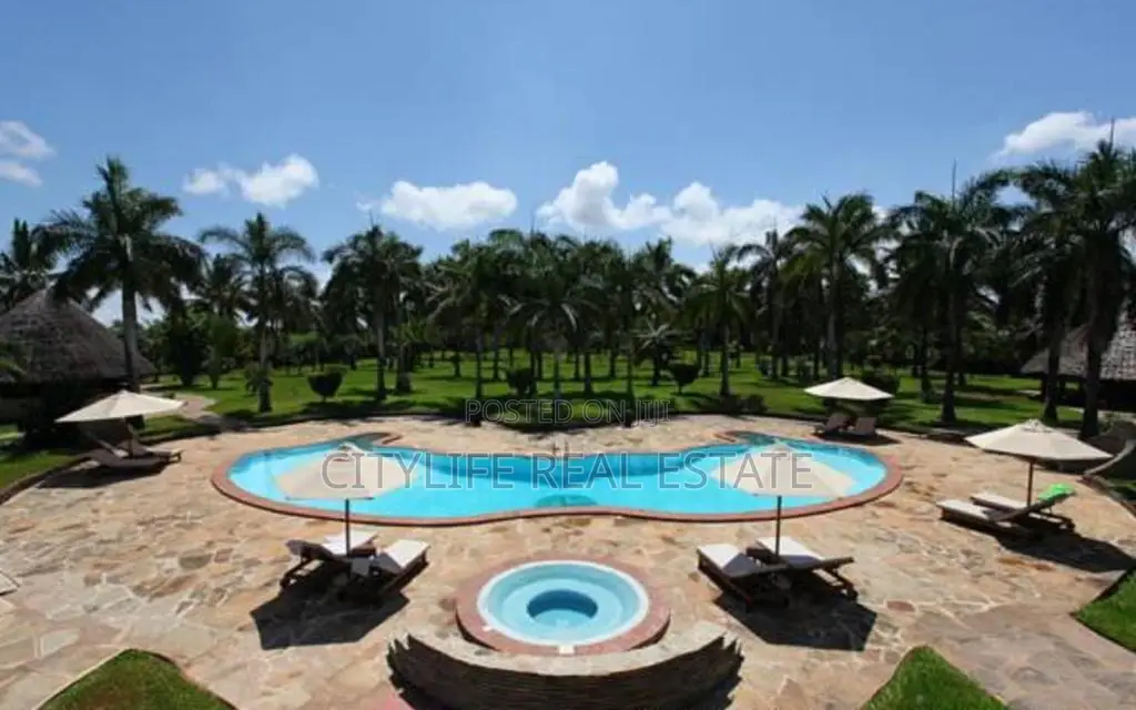 Diani Beach Road – Neptune Area, Hotel Villas on 6 Acres on Sale