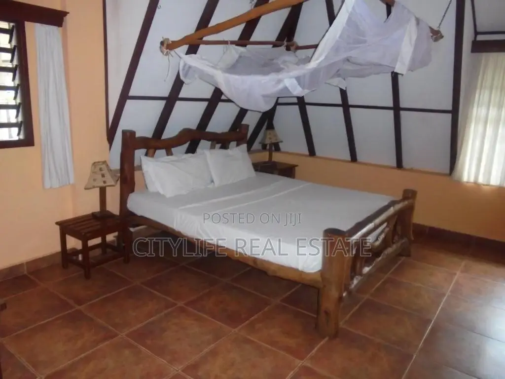 Diani Beach Road – Neptune Area, Hotel Villas on 6 Acres on Sale