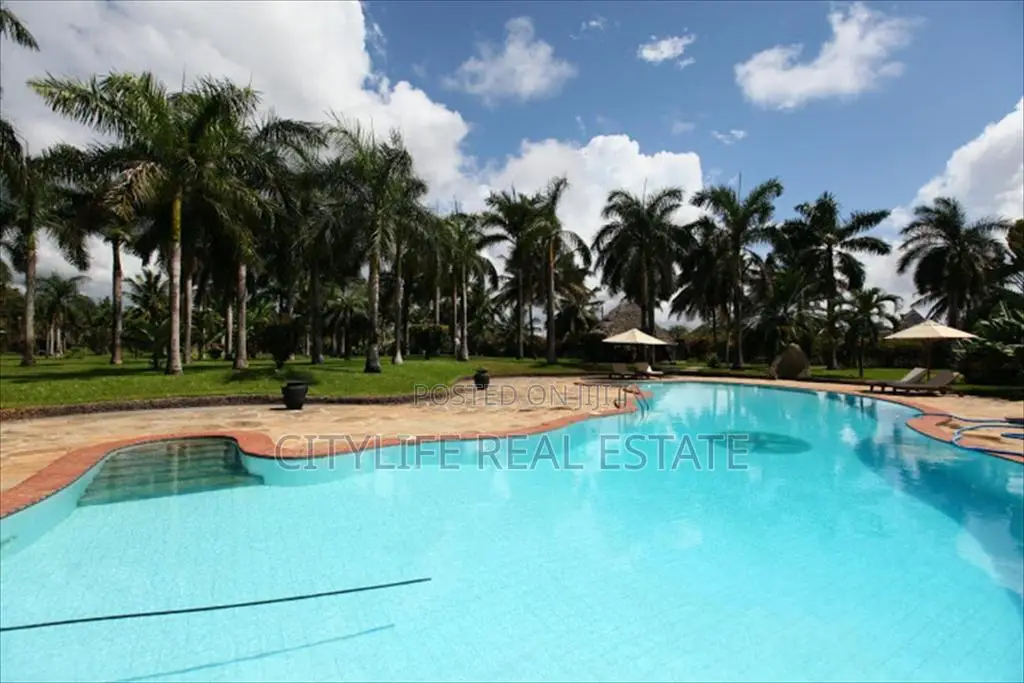 Diani Beach Road – Neptune Area, Hotel Villas on 6 Acres on Sale