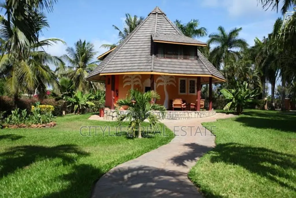 Diani Beach Road – Neptune Area, Hotel Villas on 6 Acres on Sale
