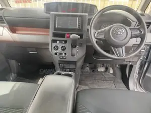 Toyota Roomy 2019 Silver