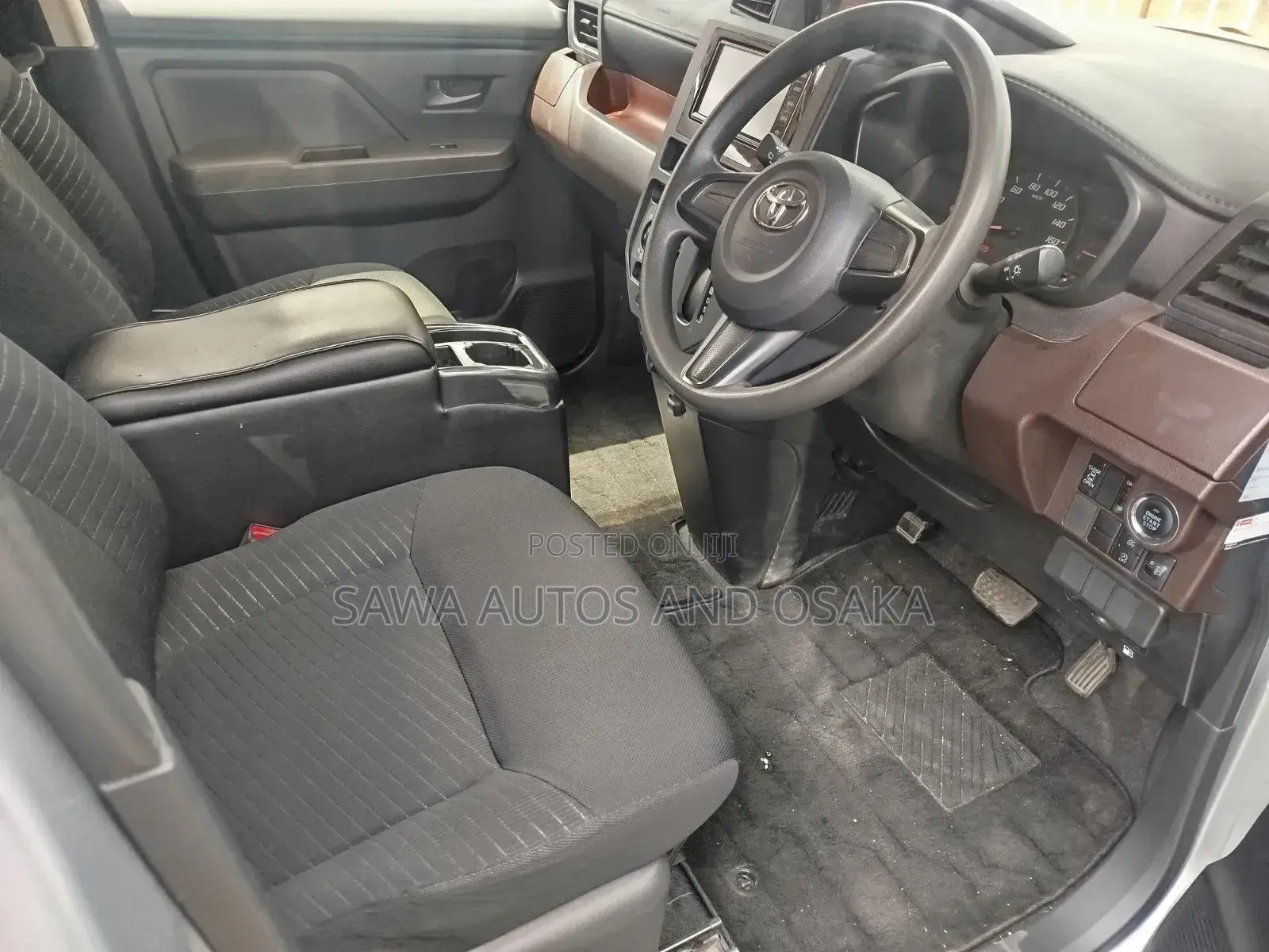 Toyota Roomy 2019 Silver