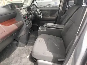 Toyota Roomy 2019 Silver