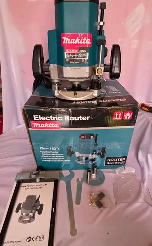 Makita 3612c Electric Plunge Router With a 1600w Motor