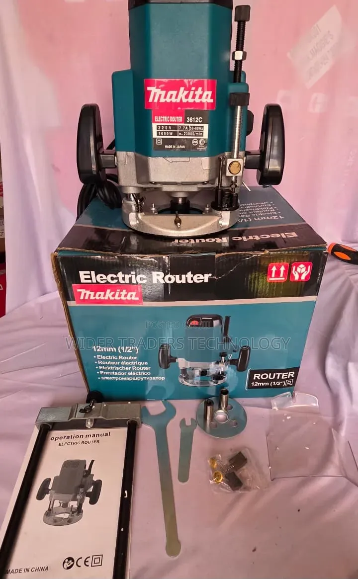 Makita 3612c Electric Plunge Router With a 1600w Motor