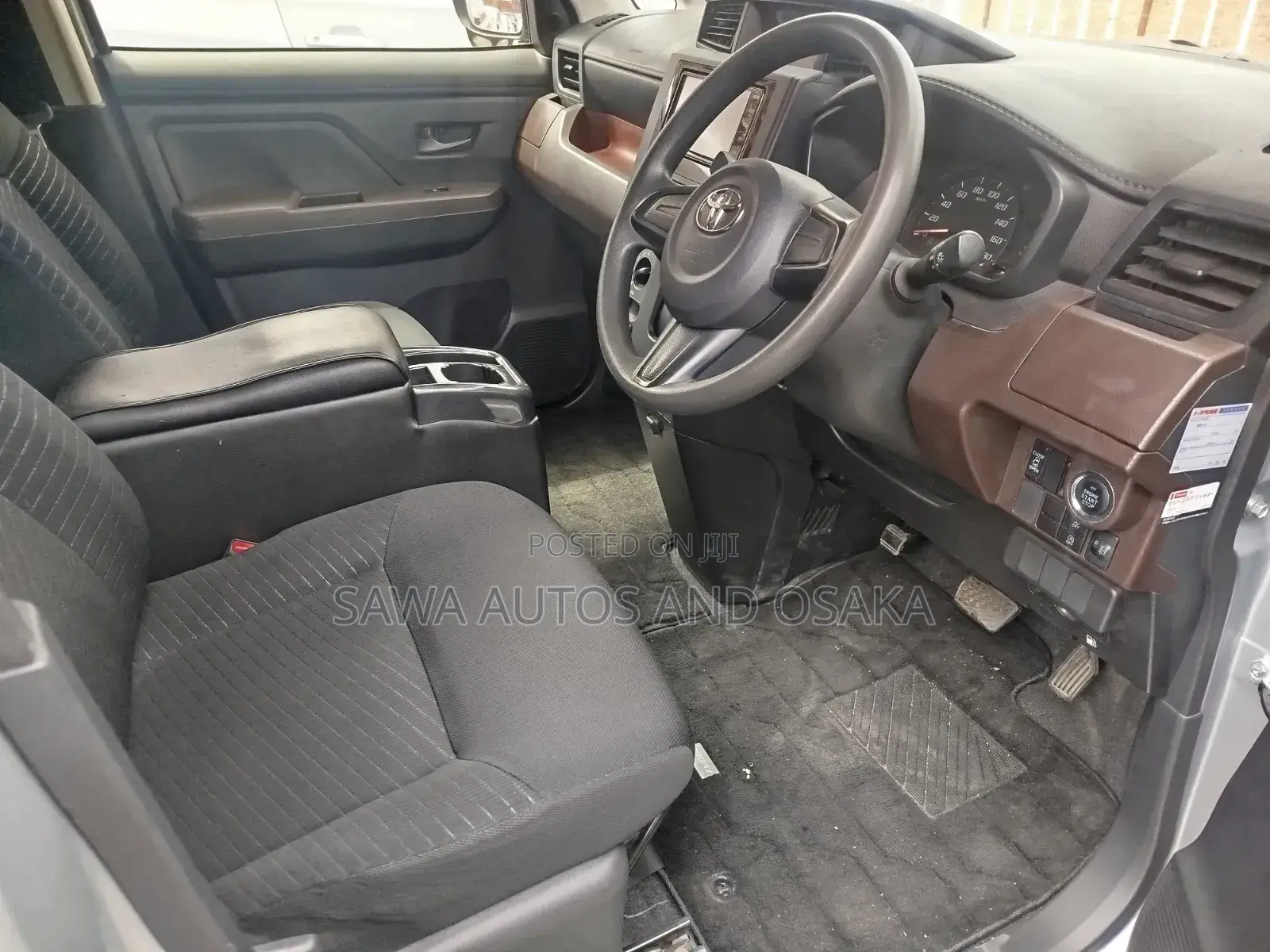 Toyota Roomy 2019 Silver
