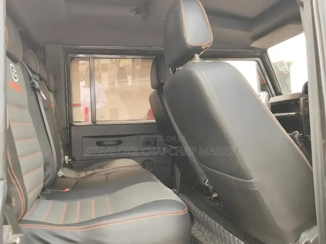 Land Rover Defender Puma 110 2.4 TD 2012 Gray