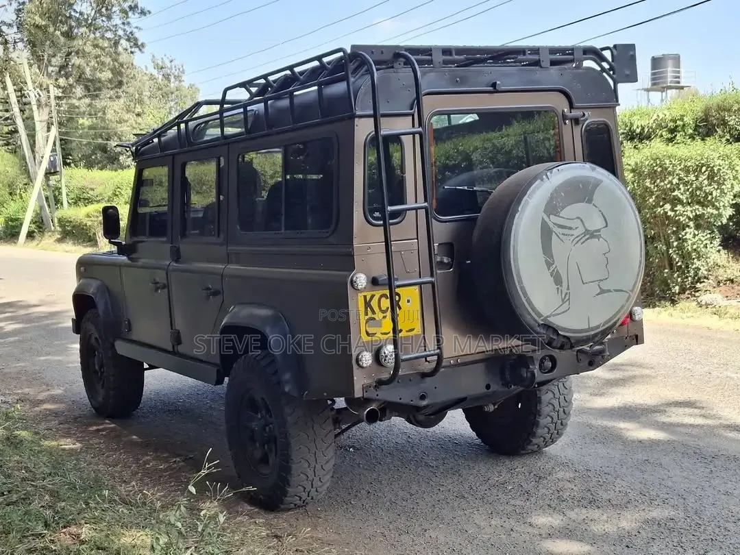 Land Rover Defender Puma 110 2.4 TD 2012 Gray