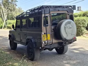 Land Rover Defender Puma 110 2.4 TD 2012 Gray