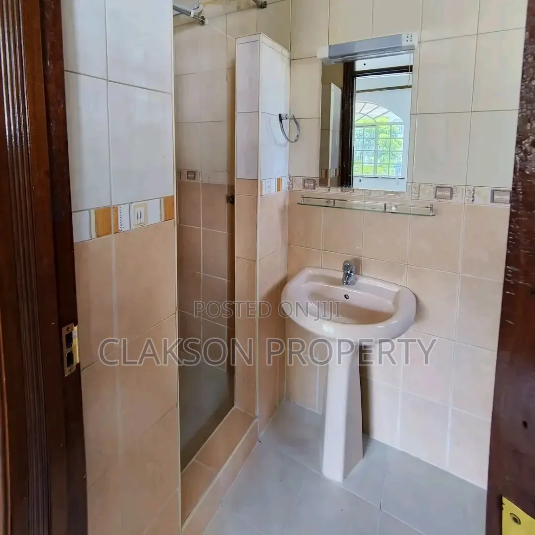 5bdrm Townhouse / Terrace in Lavington, Valley Arcade for rent