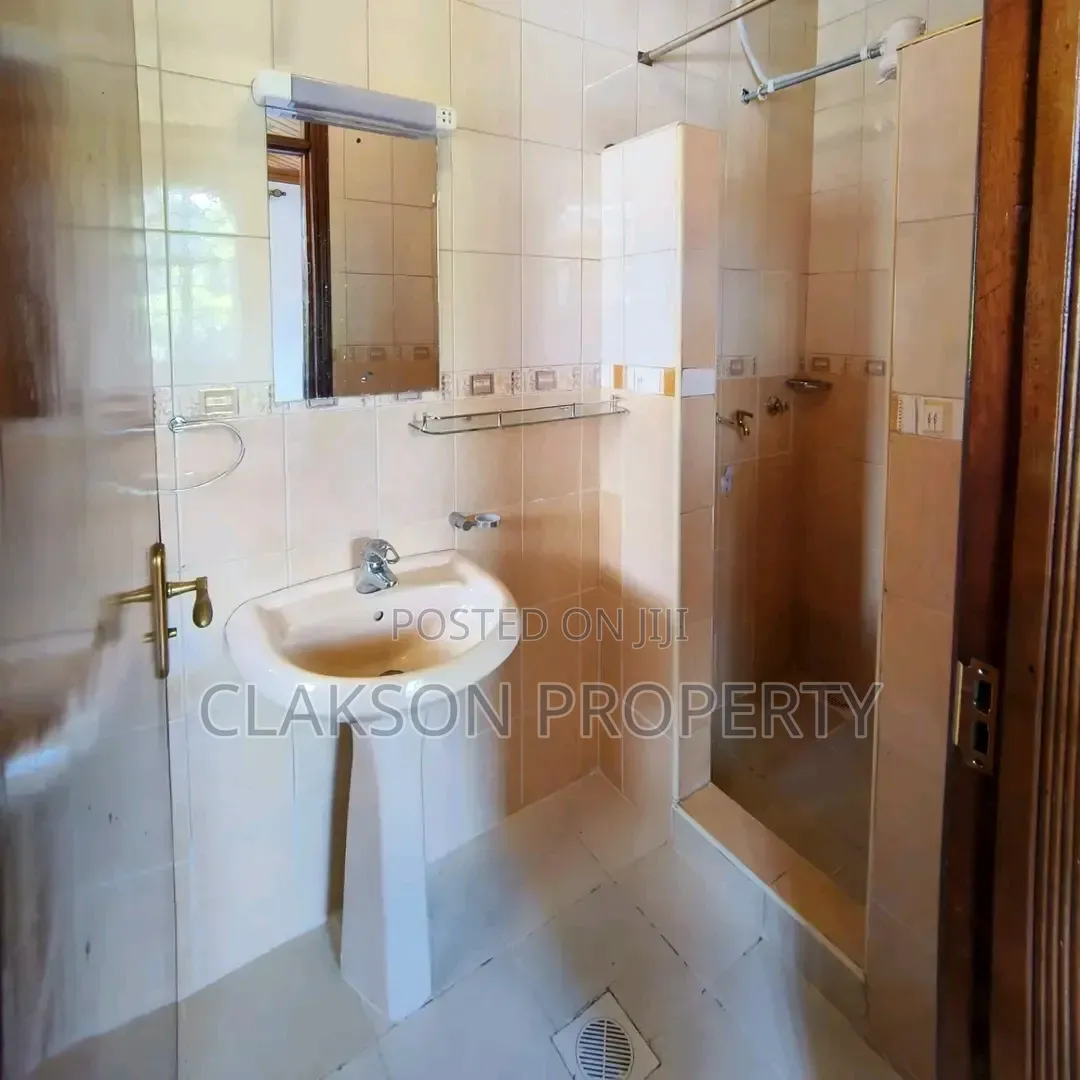 5bdrm Townhouse / Terrace in Lavington, Valley Arcade for rent