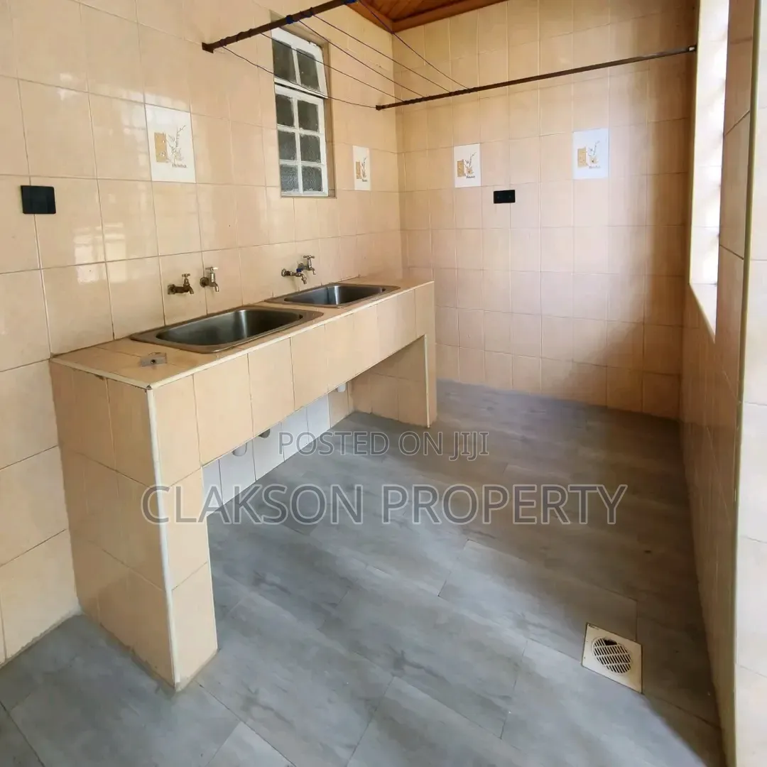 5bdrm Townhouse / Terrace in Lavington, Valley Arcade for rent