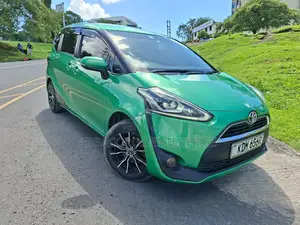 Toyota Sienta 2018 Green
