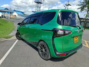 Toyota Sienta 2018 Green