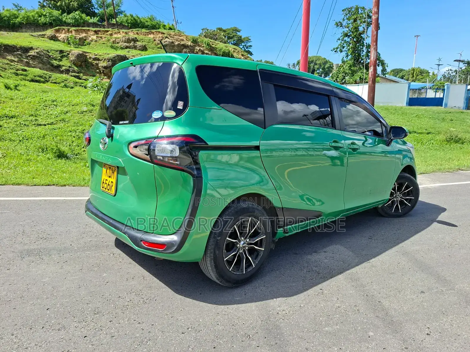 Toyota Sienta 2018 Green