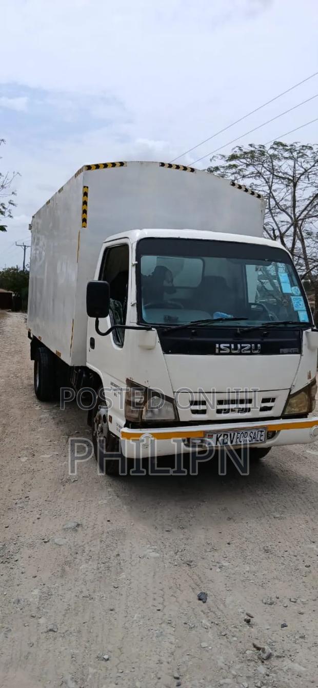 Isuzu NKR Local Canter - thumbnail 2