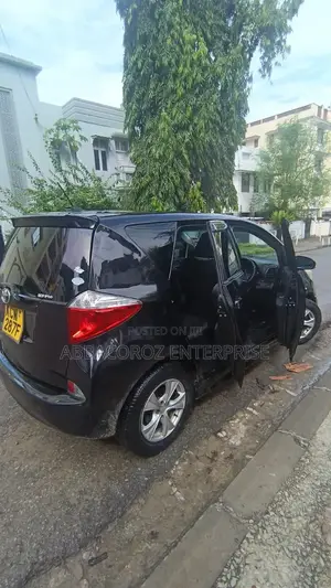 Toyota Ractis 2015 Black