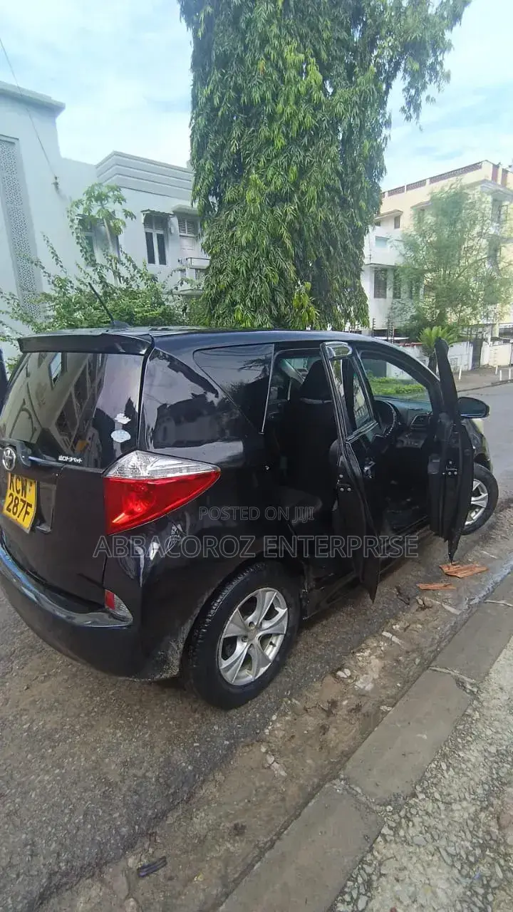 Toyota Ractis 2015 Black