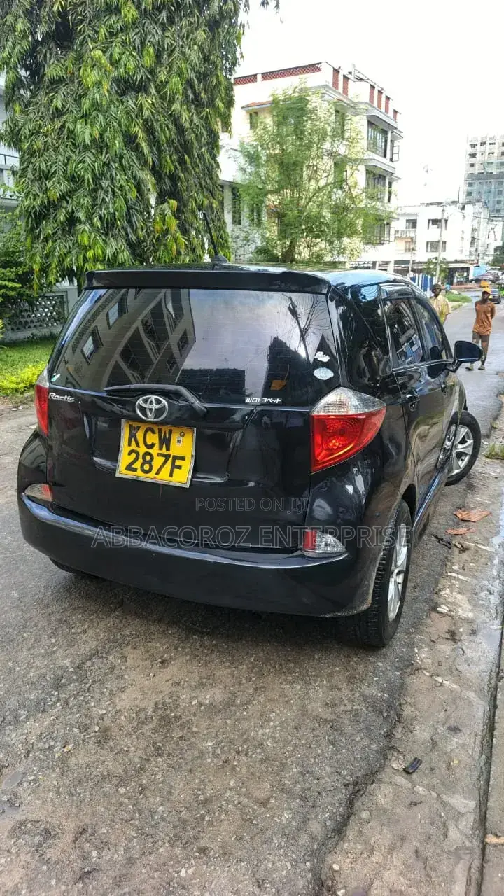 Toyota Ractis 2015 Black