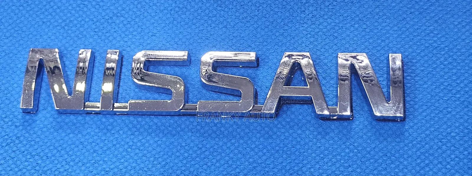 Emblem Nissan