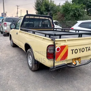 Toyota Hilux 2004 Beige