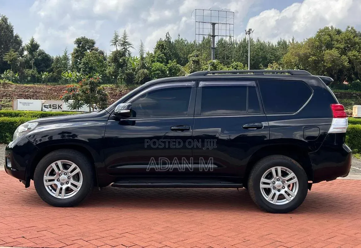 Toyota Land Cruiser Prado 2011 Black