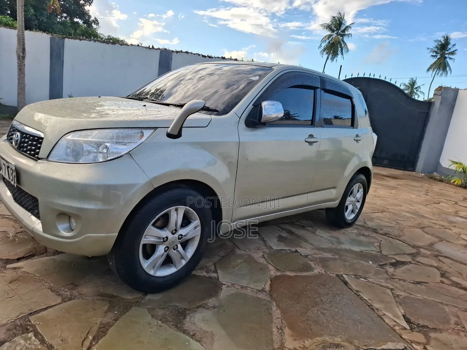Toyota Rush 2013 Beige