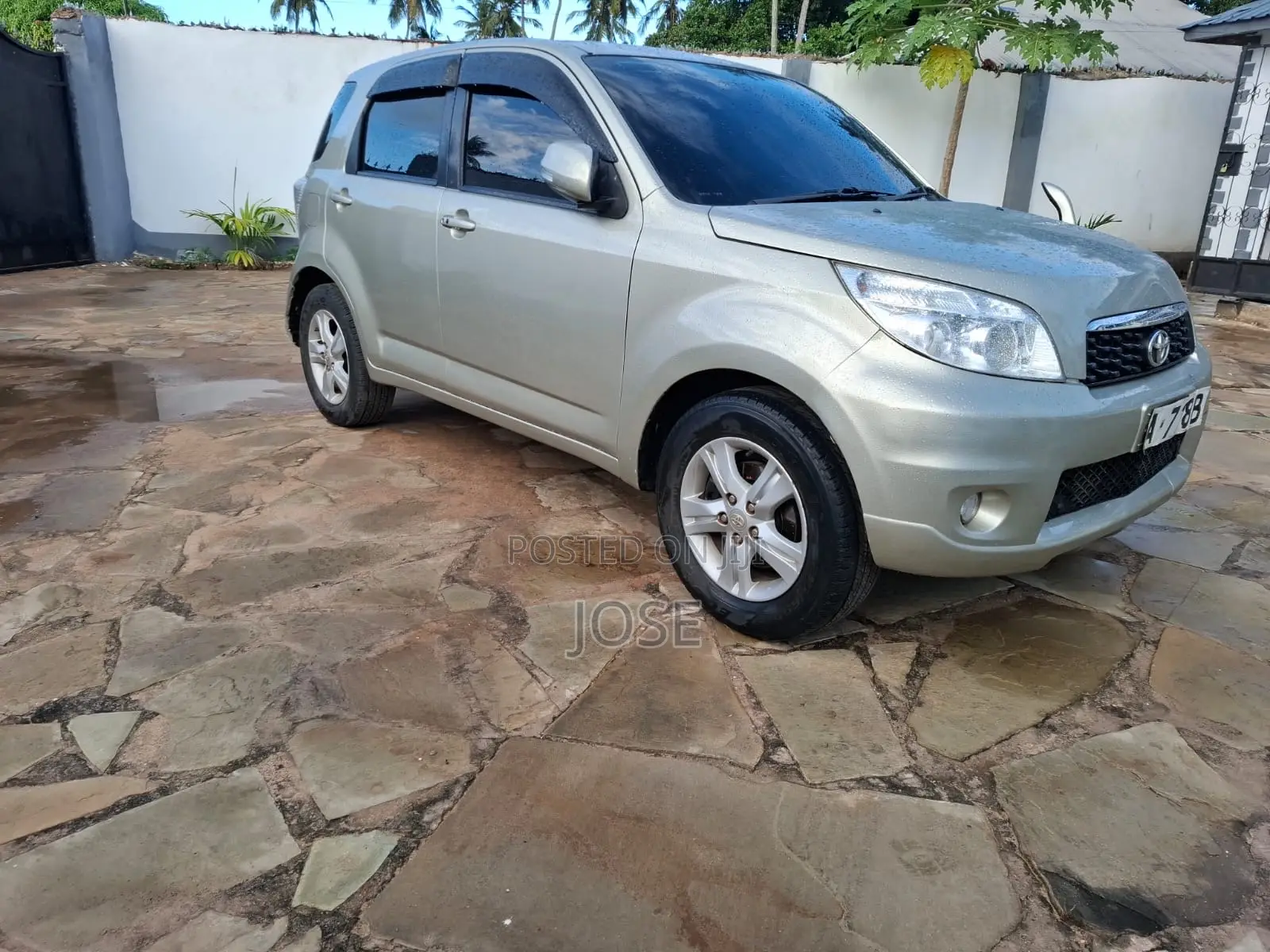 Toyota Rush 2013 Beige