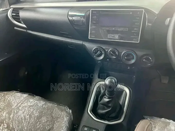 Toyota Hilux 2018 Silver