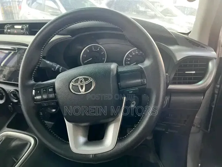 Toyota Hilux 2018 Silver