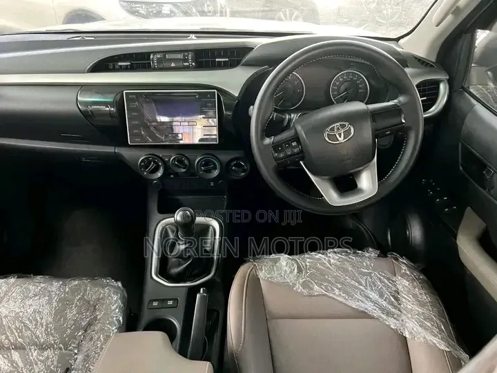 Toyota Hilux 2018 Silver