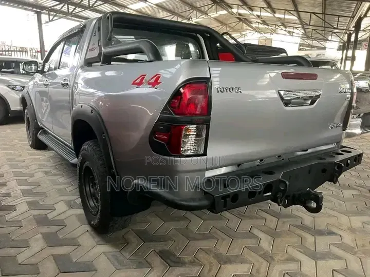 Toyota Hilux 2018 Silver