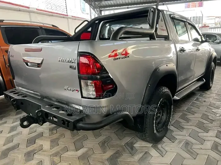 Toyota Hilux 2018 Silver