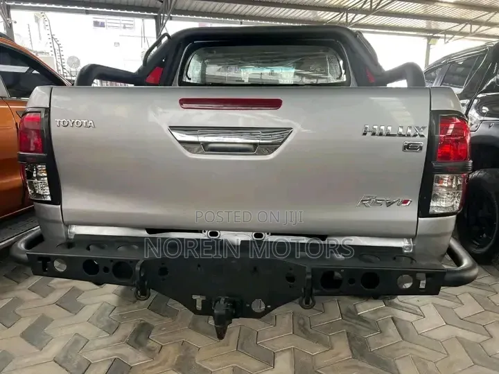 Toyota Hilux 2018 Silver